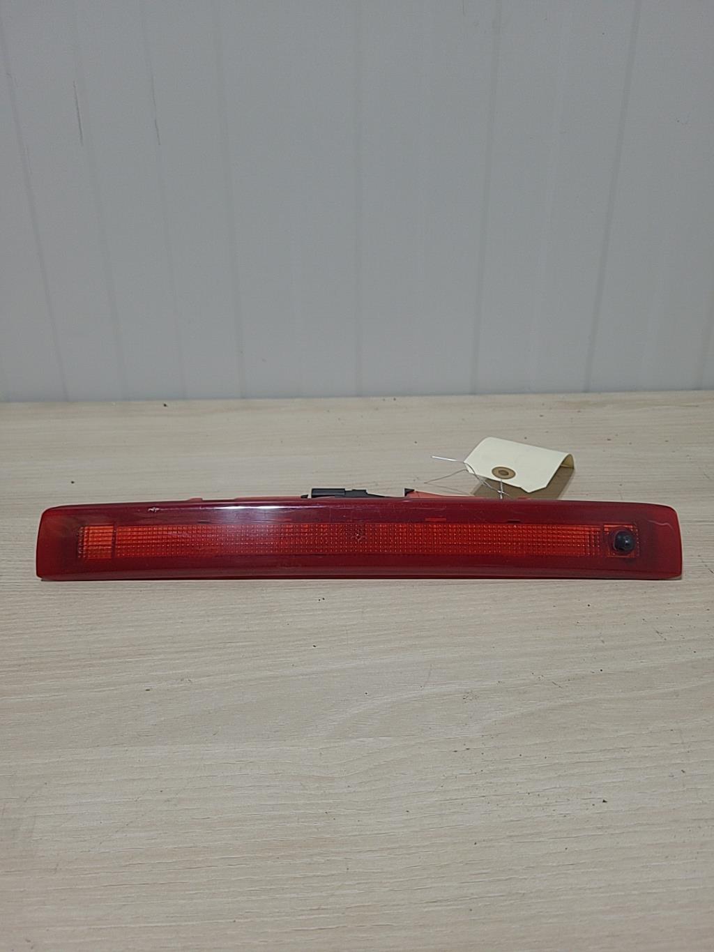 Feu arriere stop central RENAULT CLIO 3 PHASE 2 Essence - 1
