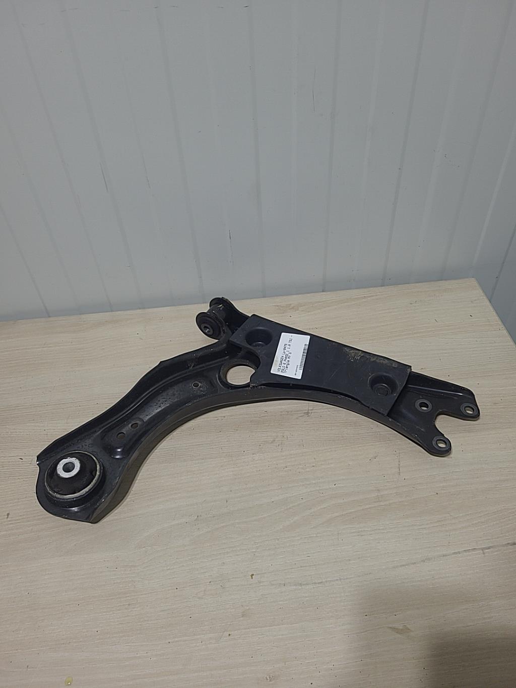 Triangle avant gauche VOLKSWAGEN POLO 6 PHASE 1 Essence - 1