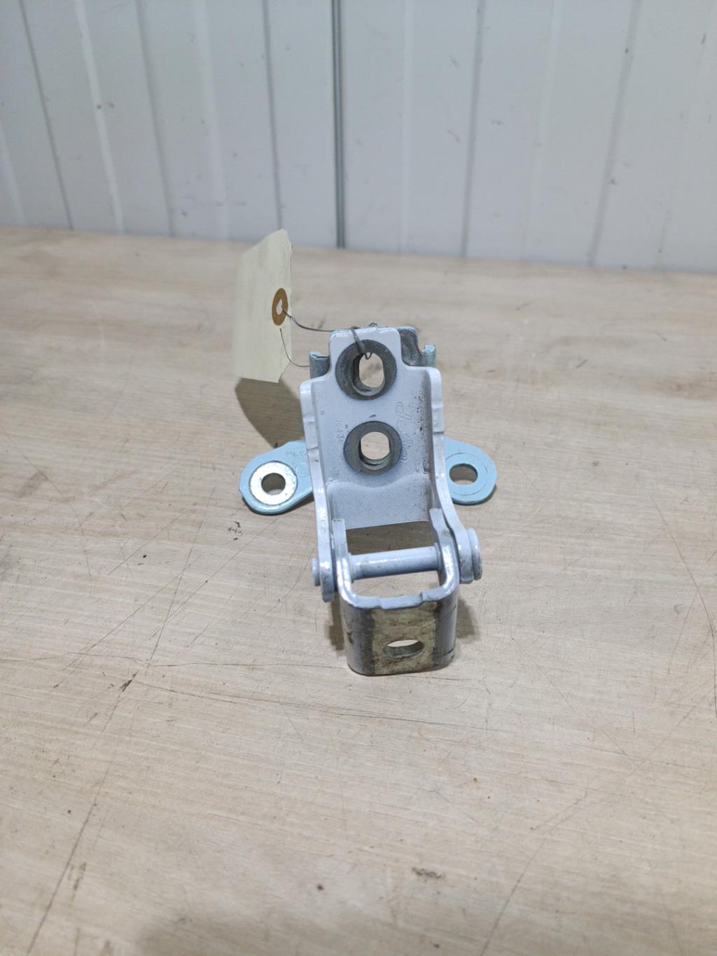 Charniere de porte avant droit RENAULT TWINGO 3 PHASE 1 Essence - 1