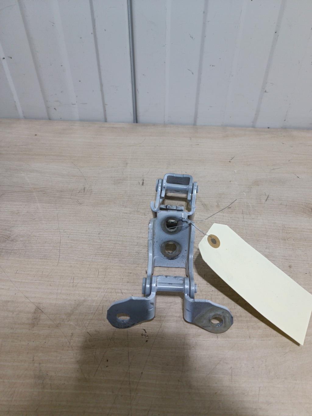 Charniere de porte avant droit RENAULT TWINGO 3 PHASE 1 Essence - 1