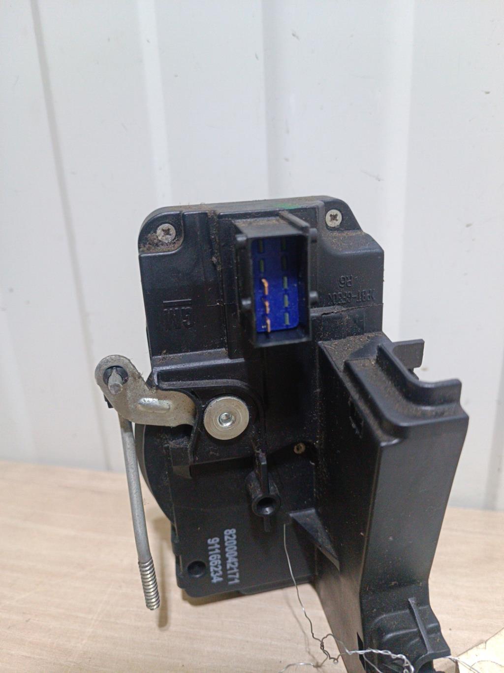 Serrure avant droit RENAULT TRAFIC 2 PHASE 2 Diesel - 1