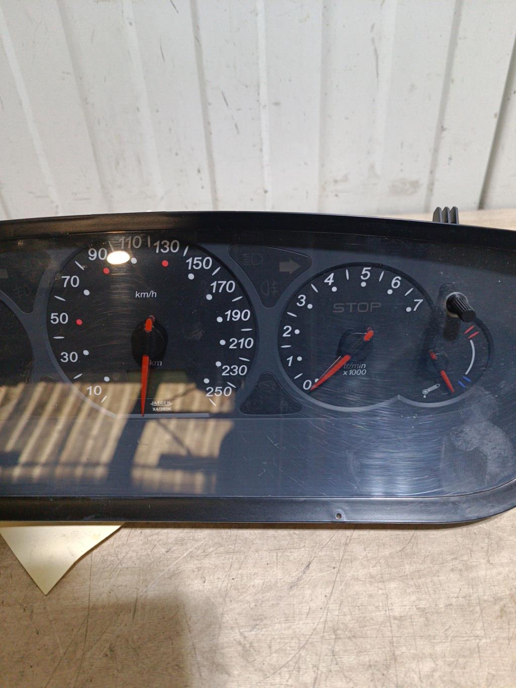 Compteur CITROEN C5 1 PHASE 1 Diesel - 1