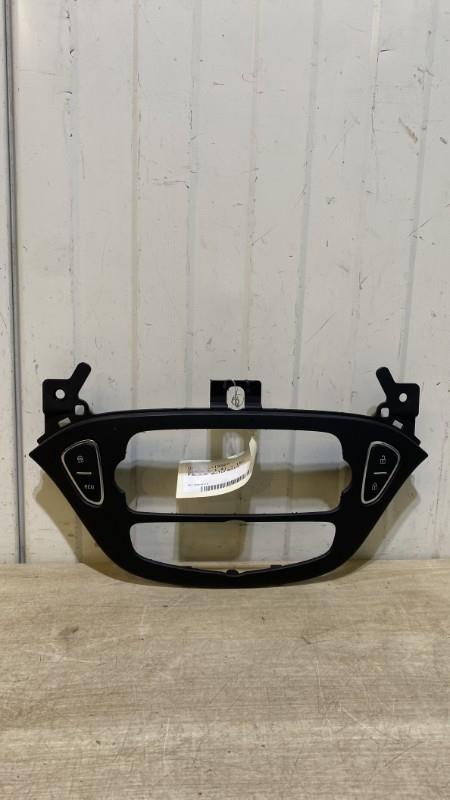 Facade autoradio OPEL CORSA E Essence - 1