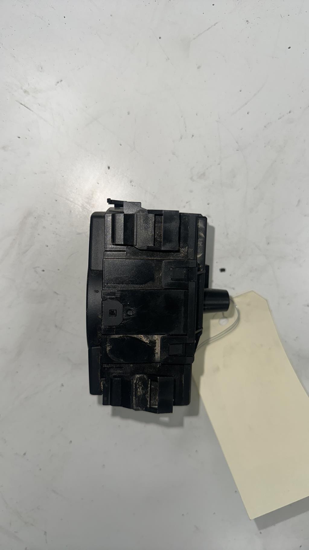 Commande de phare BMW X1 E84 PHASE 2 Diesel - 1