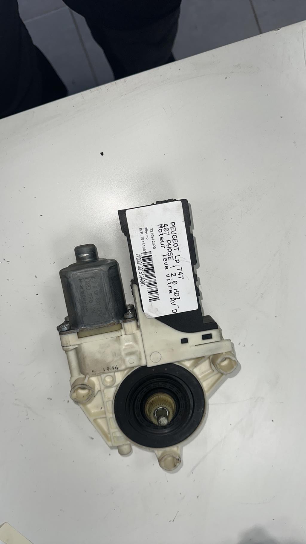 Motore alzacristalli anteriore destro PEUGEOT 407 PHASE 1 Diésel - 1