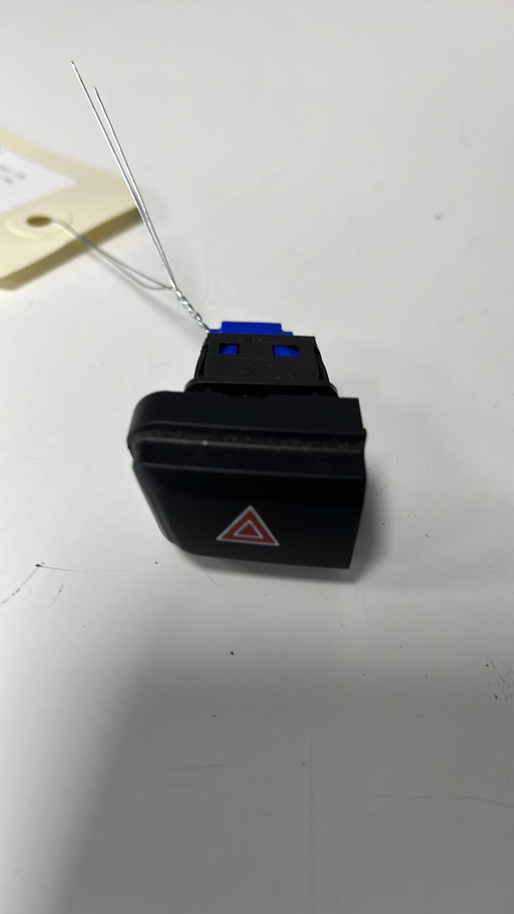 Bouton de warning PEUGEOT 208 1 PHASE 1 Diesel - 1