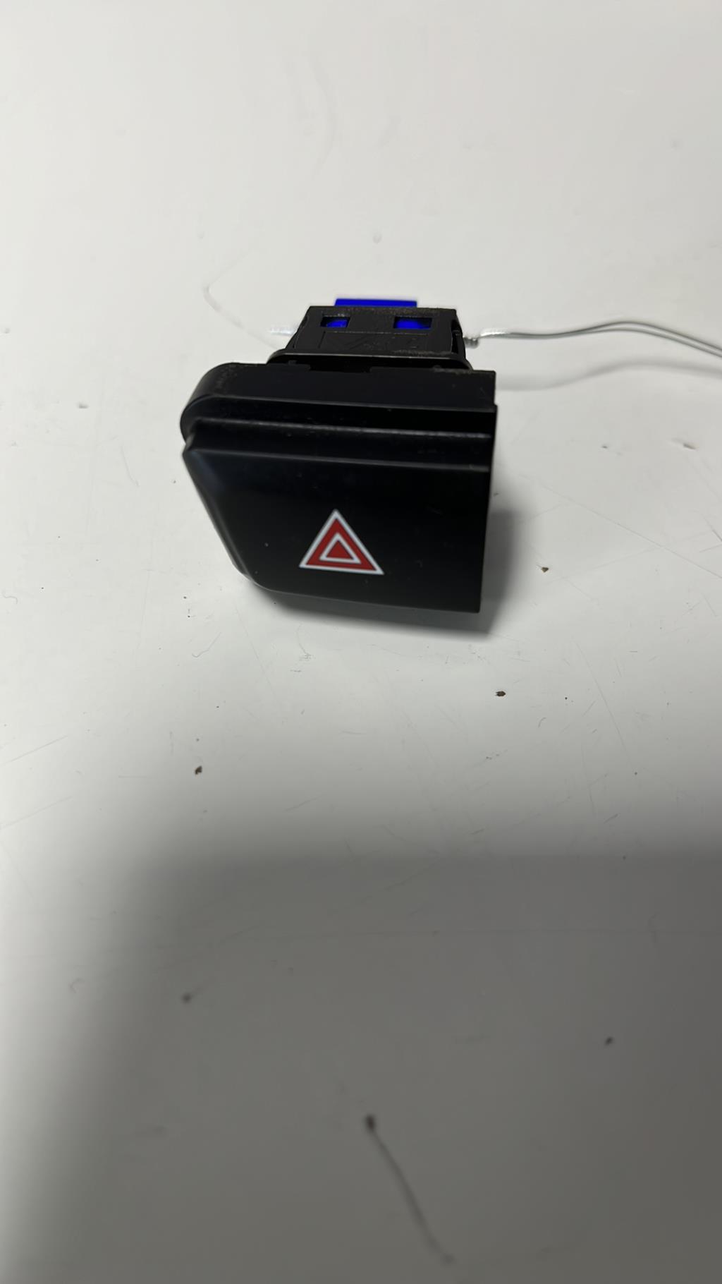 Bouton de warning PEUGEOT 208 1 PHASE 2 Diesel - 1