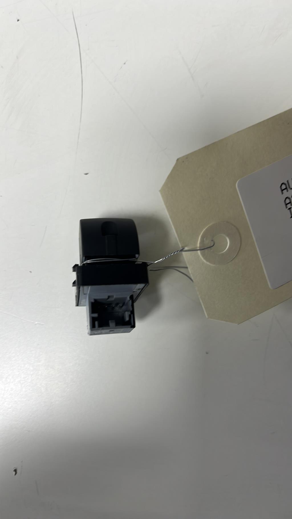 Interrupteur de leve vitre avant droit AUDI A3 2 SPORTBACK PHASE 1 Essence - 1