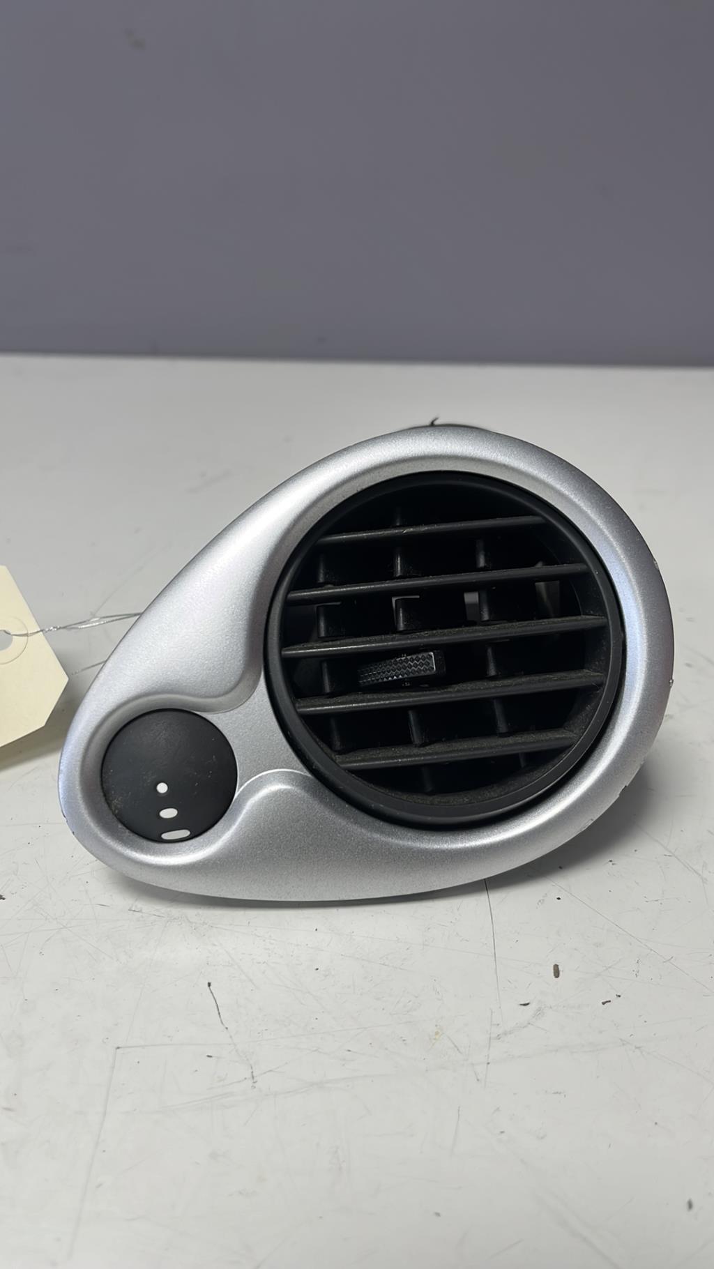 Bocchetta aerazione cruscotto anteriore destra RENAULT CLIO 3 PHASE 1 Gasolina - 1