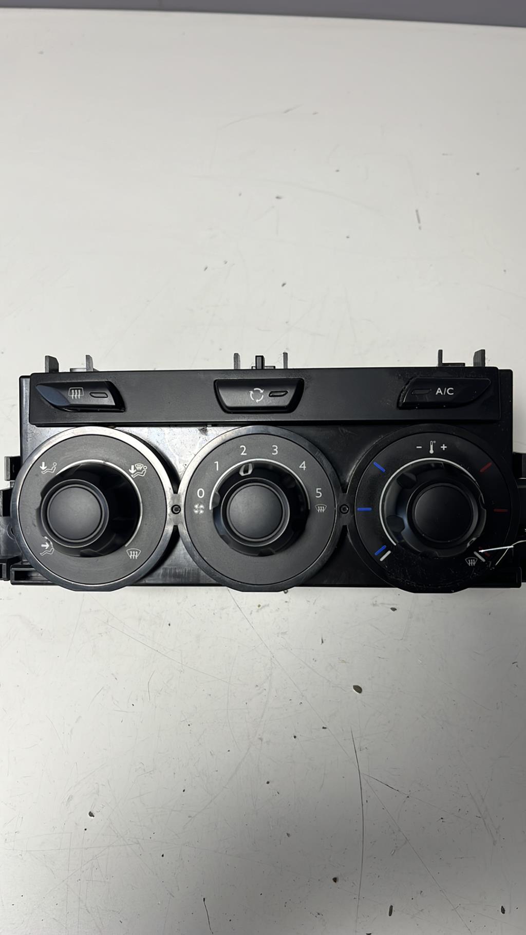 Commande chauffage CITROEN C3 2 PHASE 2 Essence - 1