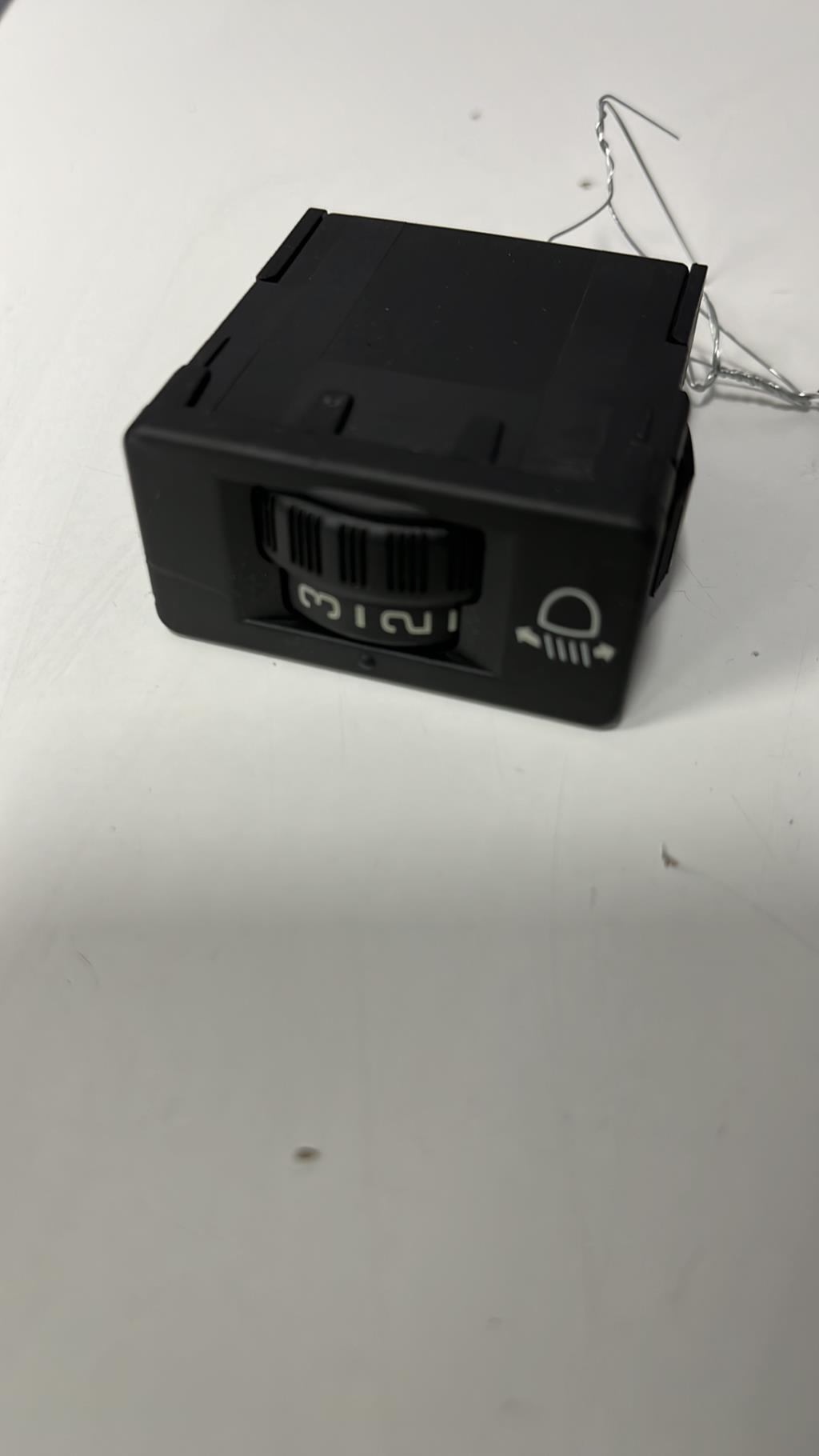 Commande de reglage hauteur de phare CITROEN C3 1 PHASE 1 Diesel - 1