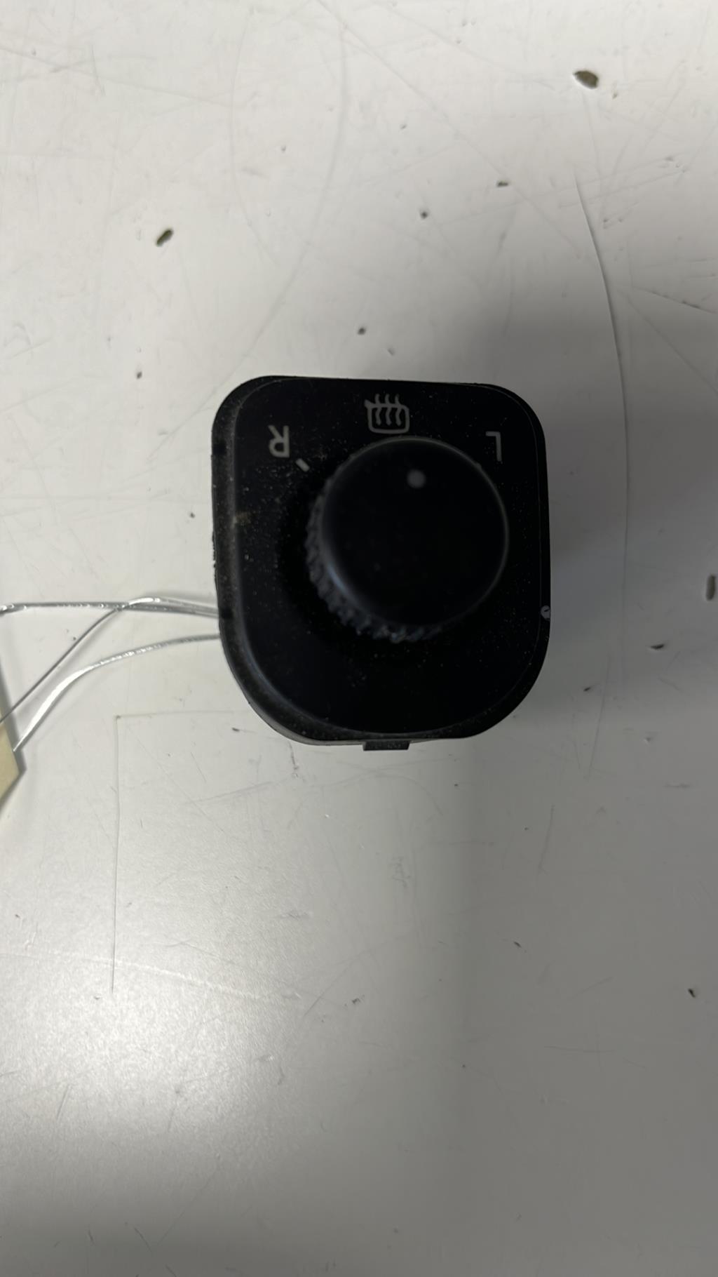 Commande retroviseurs VOLKSWAGEN GOLF 5 Essence - 1