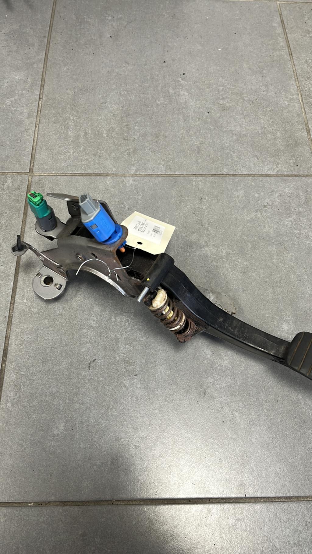 Pedale de frein RENAULT MEGANE 3 PHASE 1 Diesel - 1
