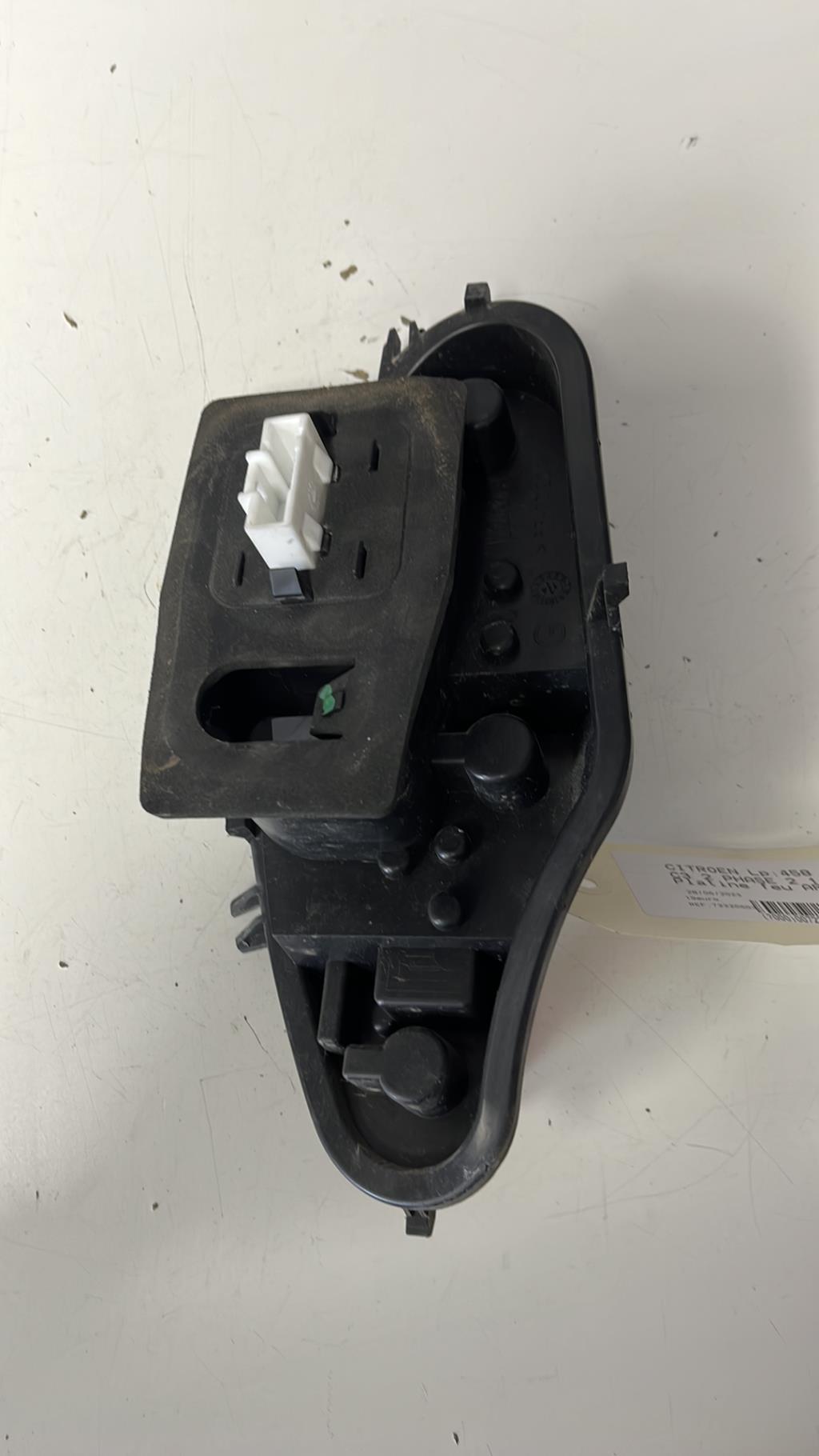 Base portalampade fanale posteriore sinistro CITROEN C3 2 PHASE 2 Diésel - 1