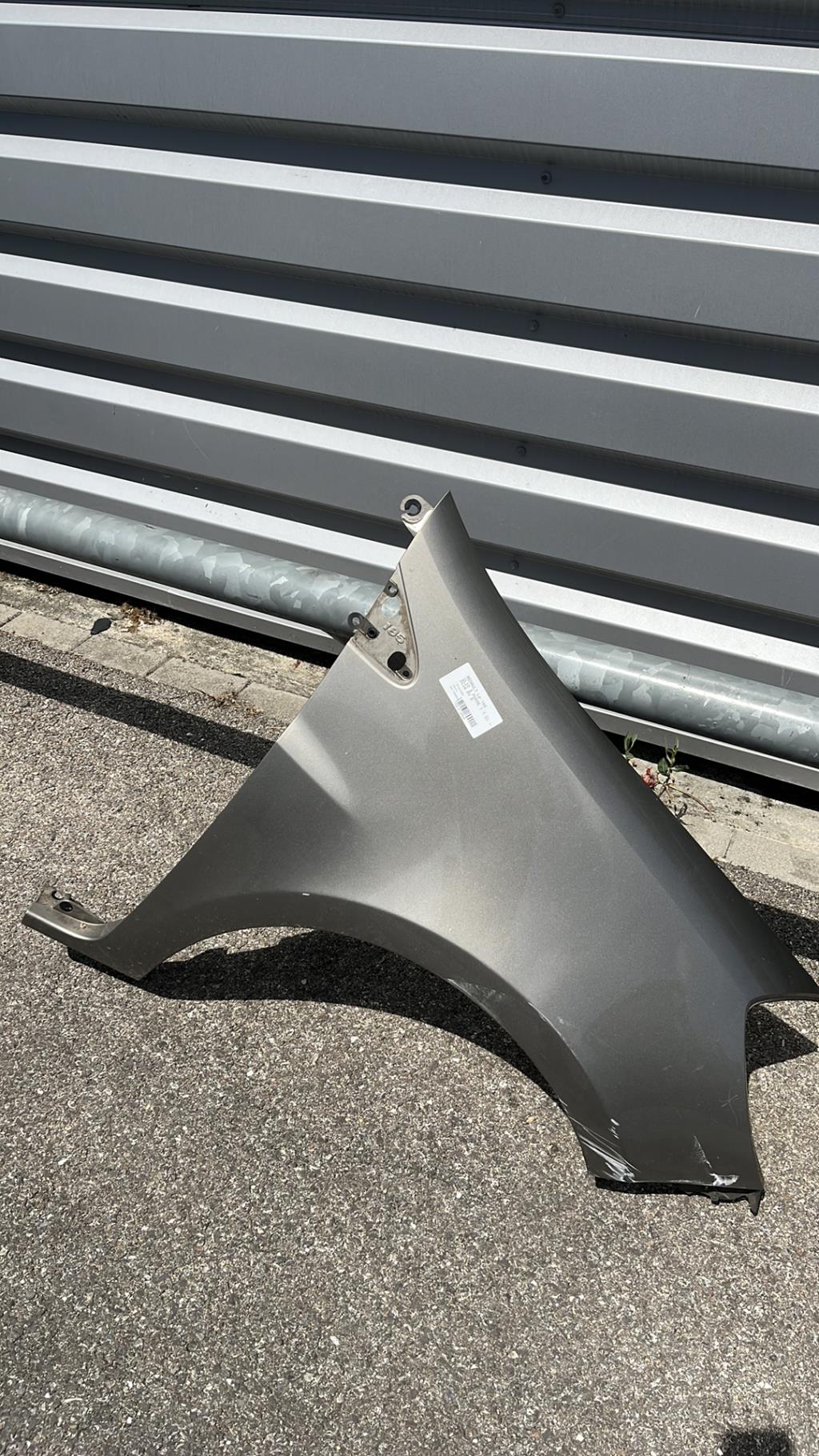 Aile avant droit RENAULT CLIO 3 PHASE 1 Essence - 1