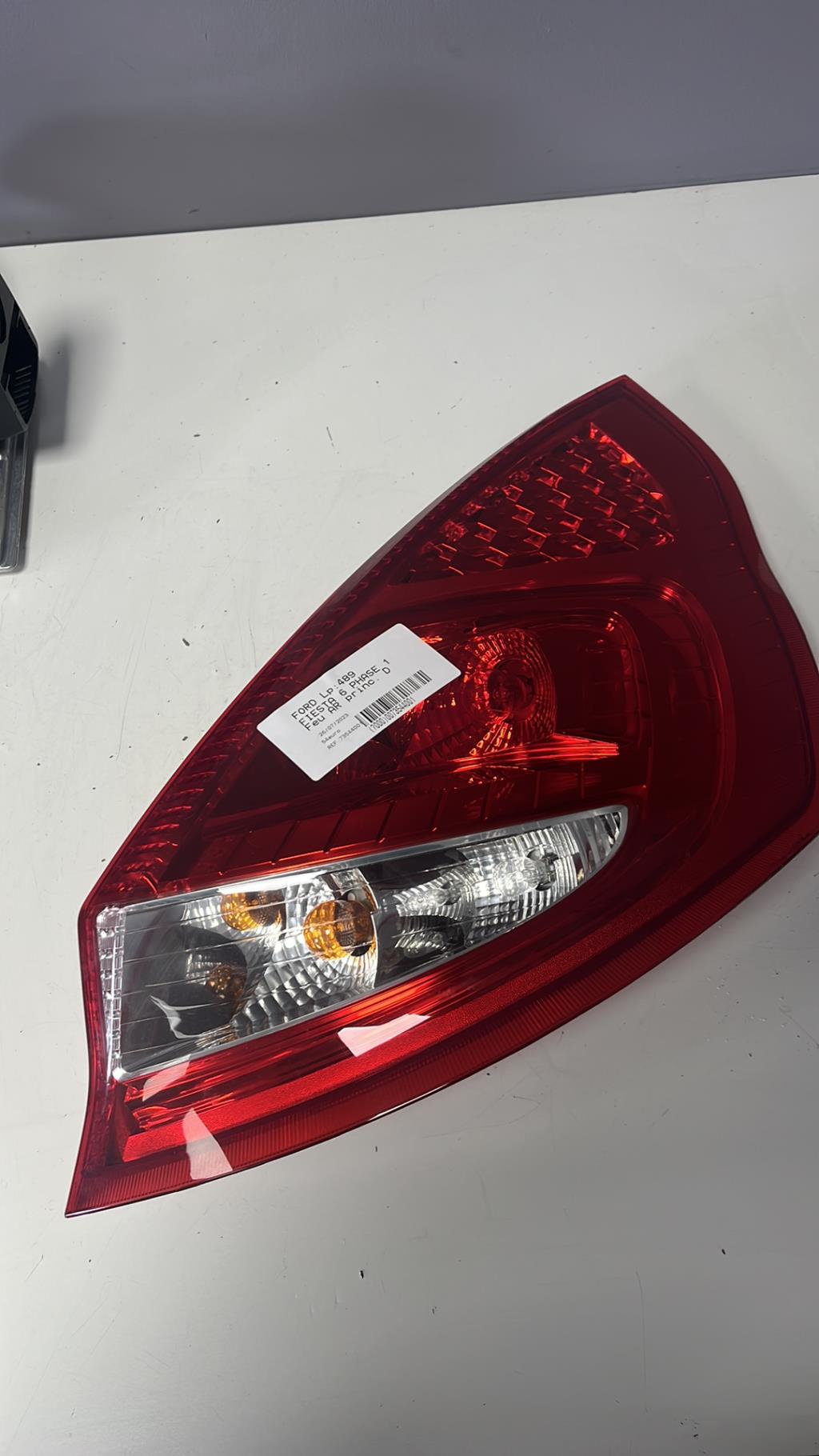 Fanale posteriore principale destro (luci) FORD FIESTA 6 PHASE 1  - 1