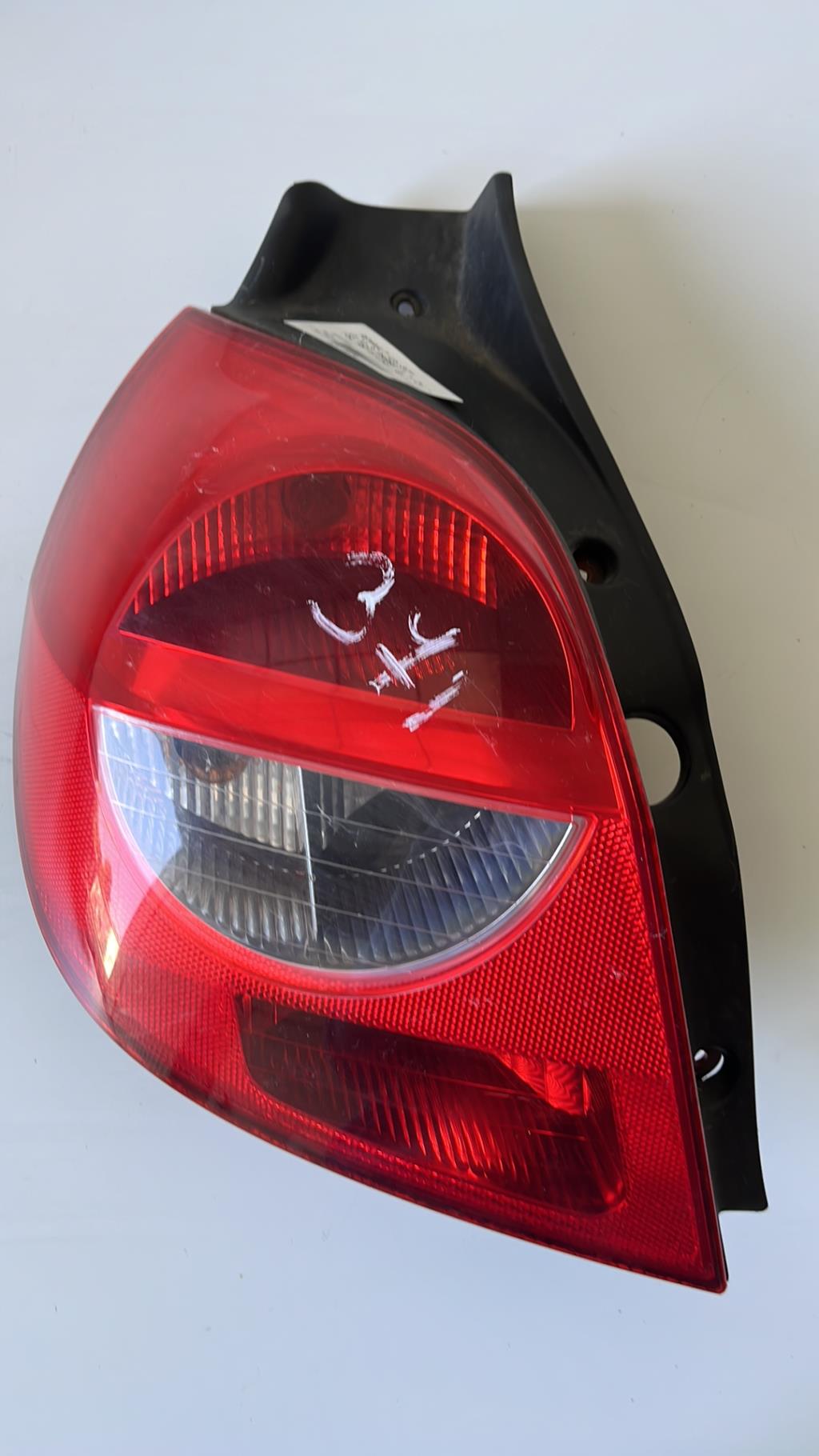 Fanale posteriore principale sinistro (luci) RENAULT CLIO 3 PHASE 1 Gasolina - 1
