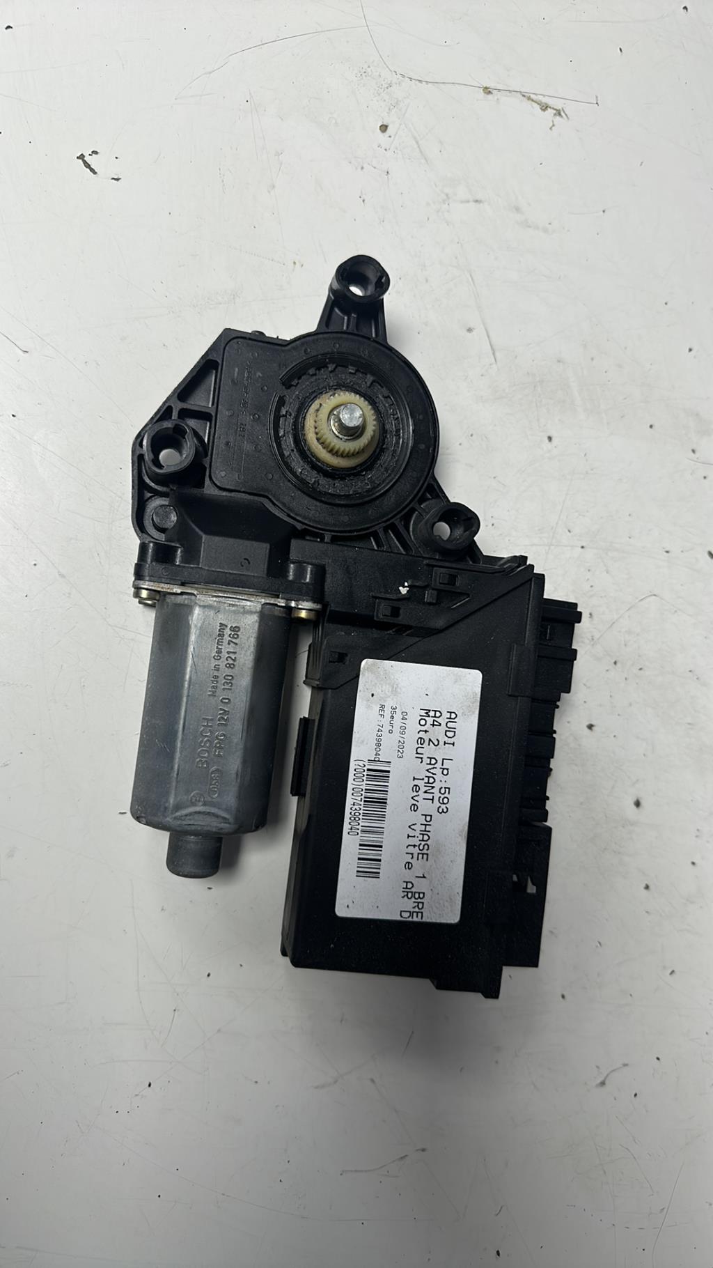 Motore alzacristalli posteriore destro AUDI A4 2 AVANT PHASE 1 BREAK Gasolina - 1