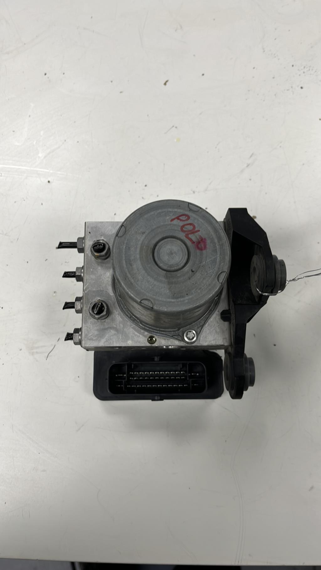 Blocco ABS (antibloccaggio freni) VOLKSWAGEN POLO 6 PHASE 1 Gasolina - 1