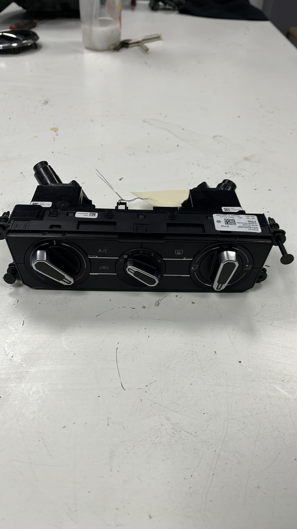 Commande chauffage VOLKSWAGEN POLO 6 PHASE 1 Essence - 1