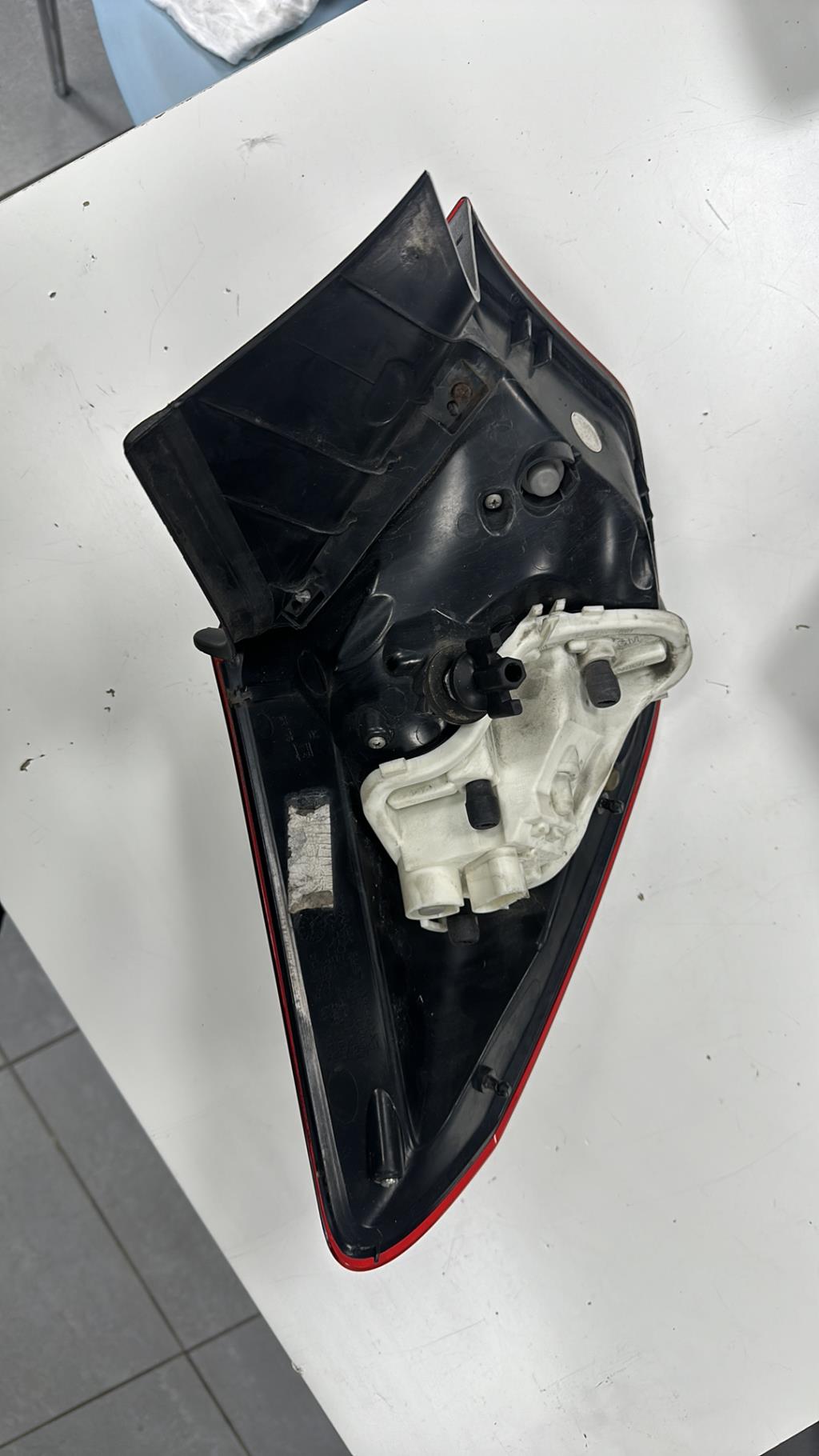 Fanale posteriore principale destro (luci) OPEL ASTRA J PHASE 1 Diésel - 1