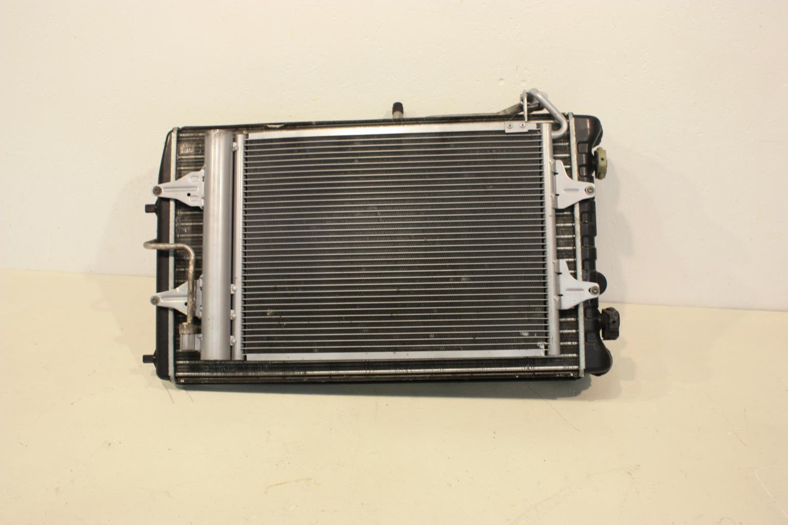 Face avant VOLKSWAGEN POLO 4 PHASE 1 Essence - 1
