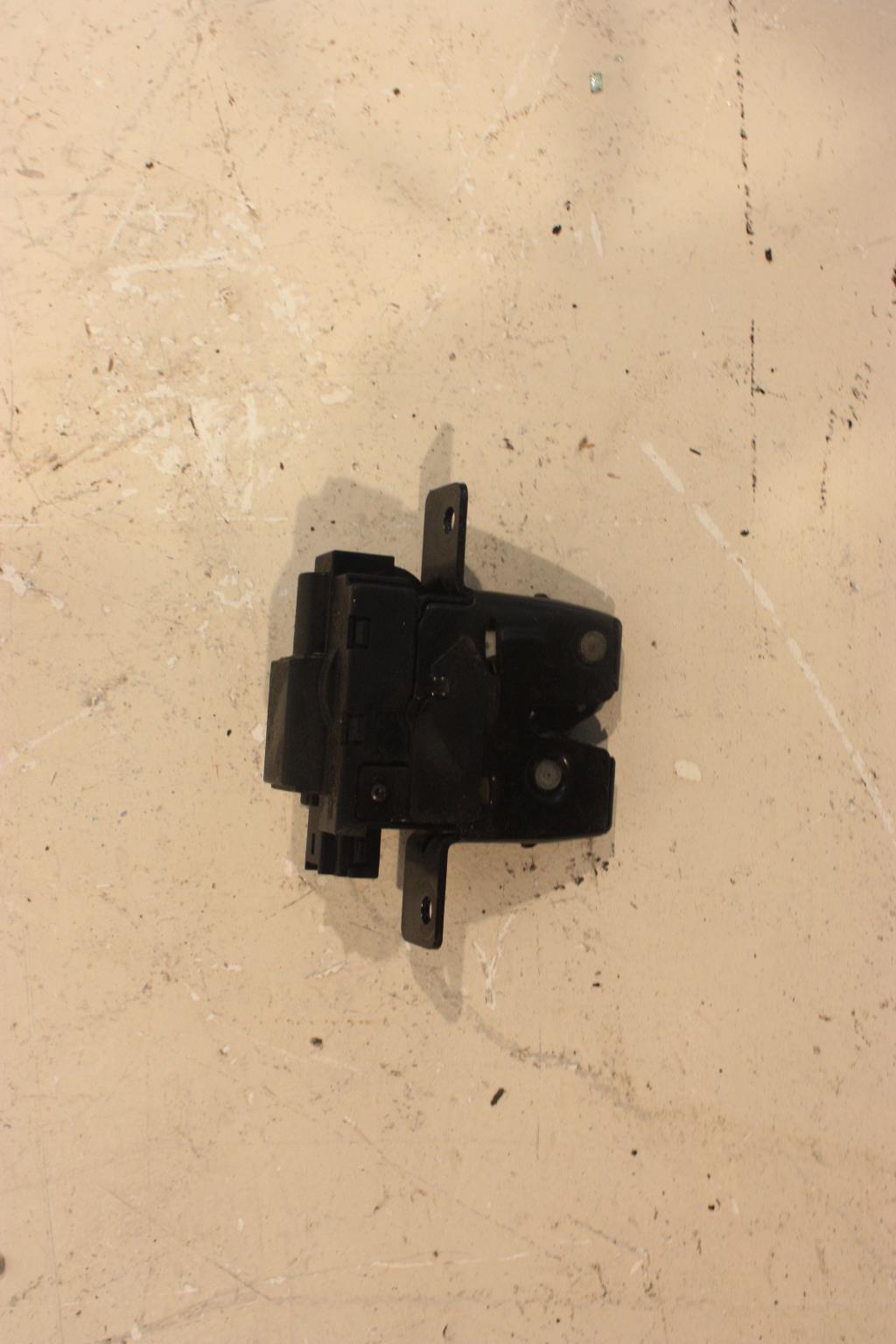 Serrure de coffre RENAULT CLIO 3 PHASE 2 Diesel - 1