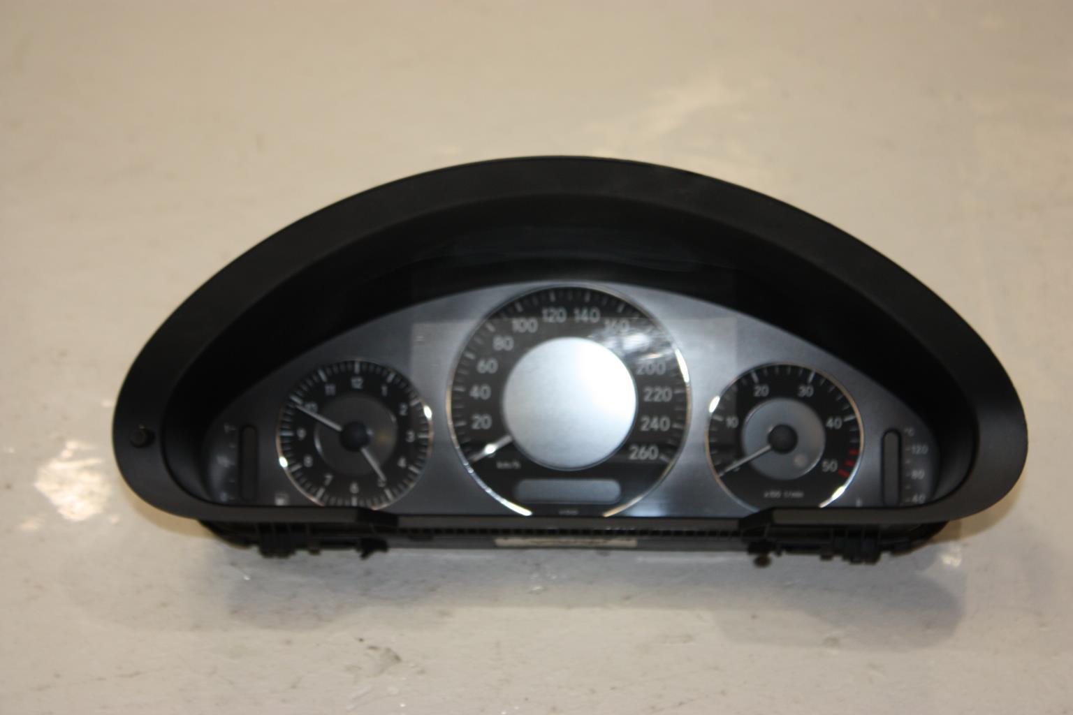 Compteur MERCEDES CLASSE E 211 PHASE 1 Diesel - 1