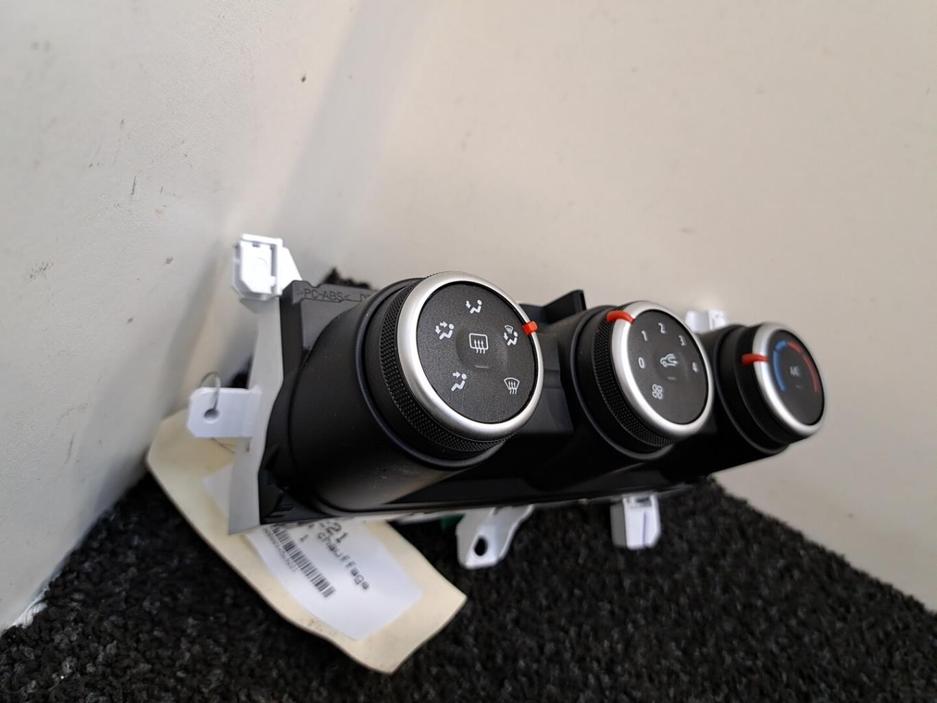 Commande chauffage RENAULT CLIO 5 Essence - 1
