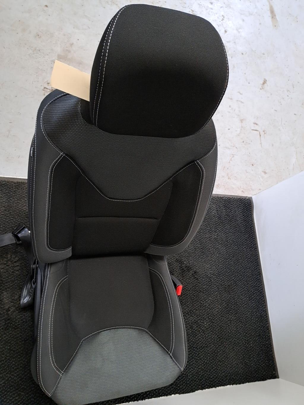 Siege avant droit RENAULT CLIO 4 PHASE 2 Diesel - 1