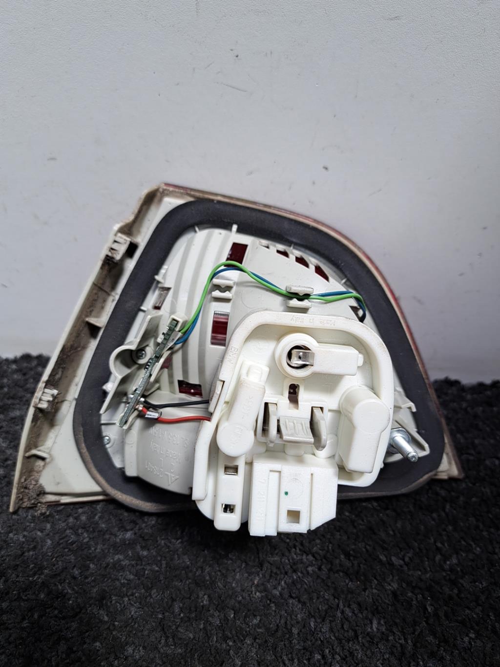 Feu arriere secondaire gauche (feux) BMW SERIE 3 E90 PHASE 2 Diesel - 1