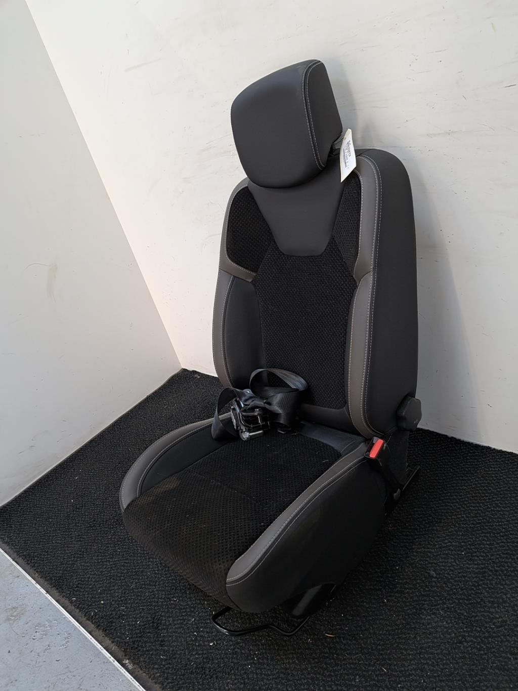 Siege avant droit RENAULT CLIO 4 PHASE 2 Diesel - 1