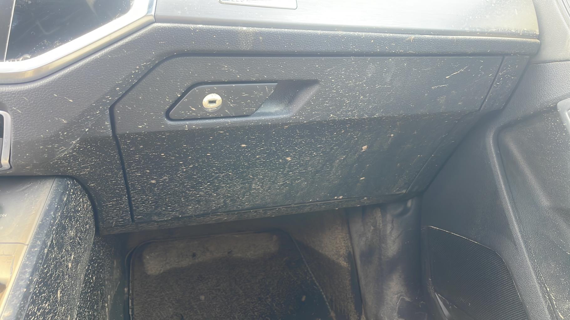 Vano portaoggetti AUDI Q3 2 Gasolina/Híbrido - 1