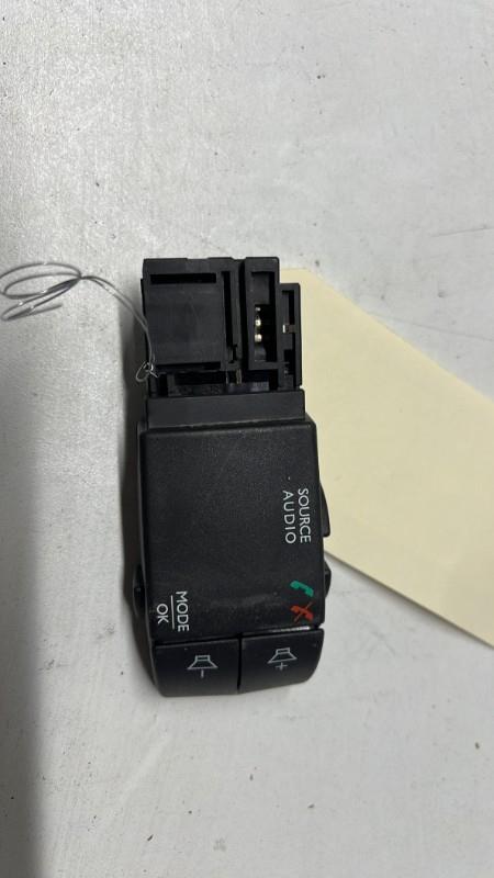 Commande autoradio RENAULT CLIO 4 PHASE 2 BREAK  - 1