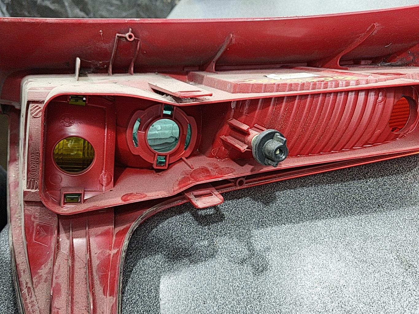 Fanale posteriore principale sinistro (luci) PEUGEOT 206 PHASE 1 BREAK Gasolina - 1
