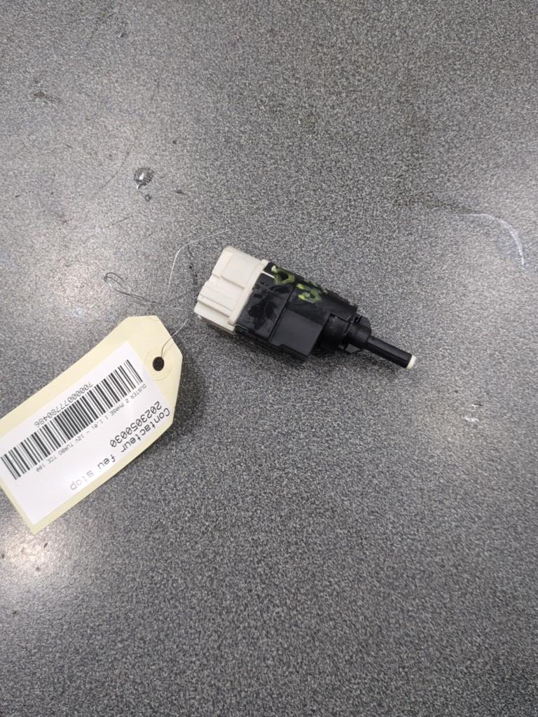 Contacteur feu stop DACIA DUSTER 2 PHASE 1 Essence - 1