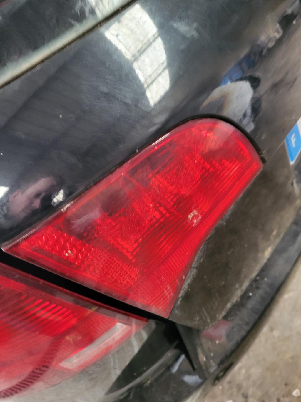 Feu arriere secondaire gauche (feux) AUDI A4 2 AVANT PHASE 2 BREAK Diesel - 1