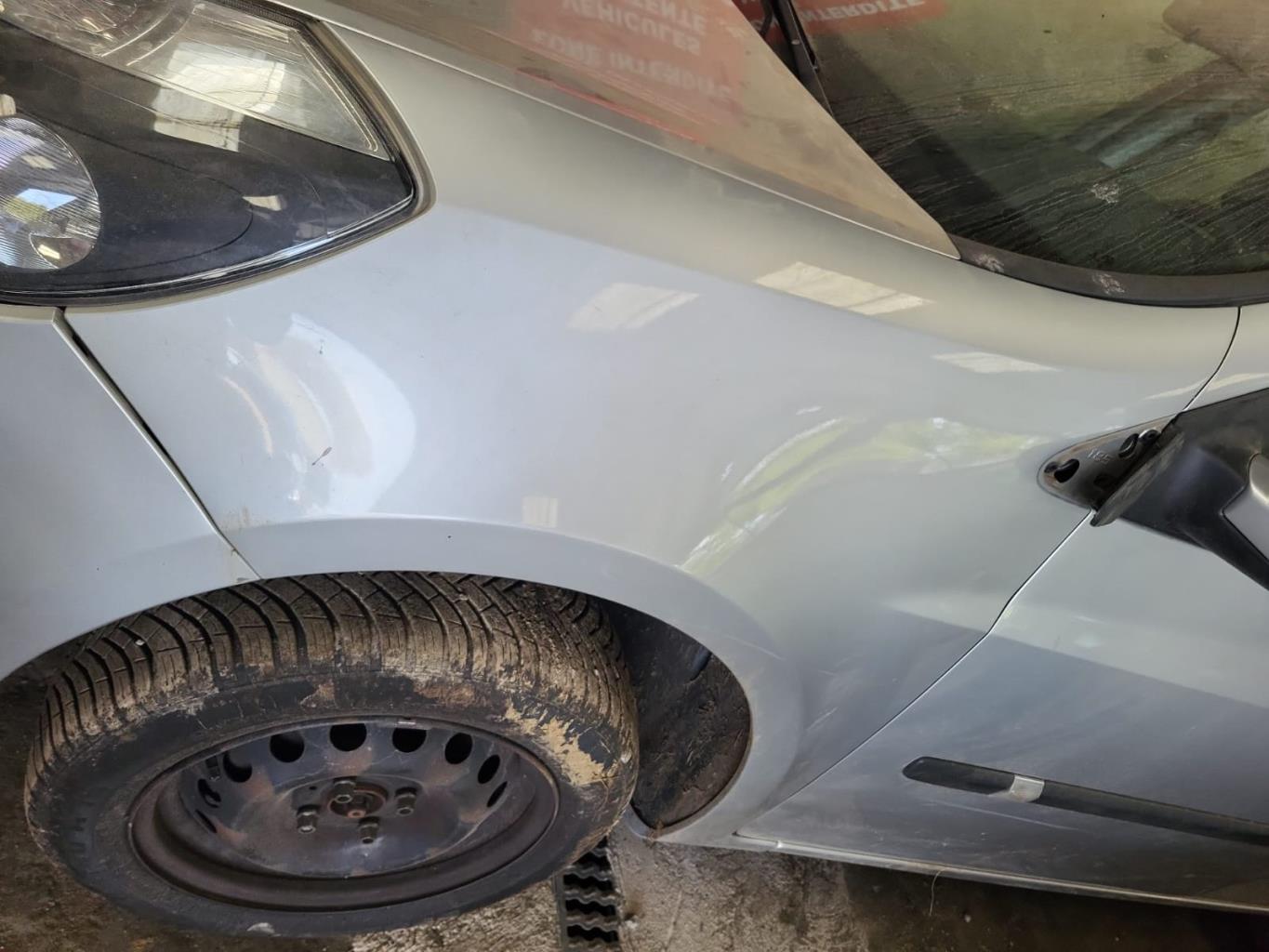 Parafango anteriore sinistro RENAULT CLIO 3 PHASE 1 BREAK Diésel - 1