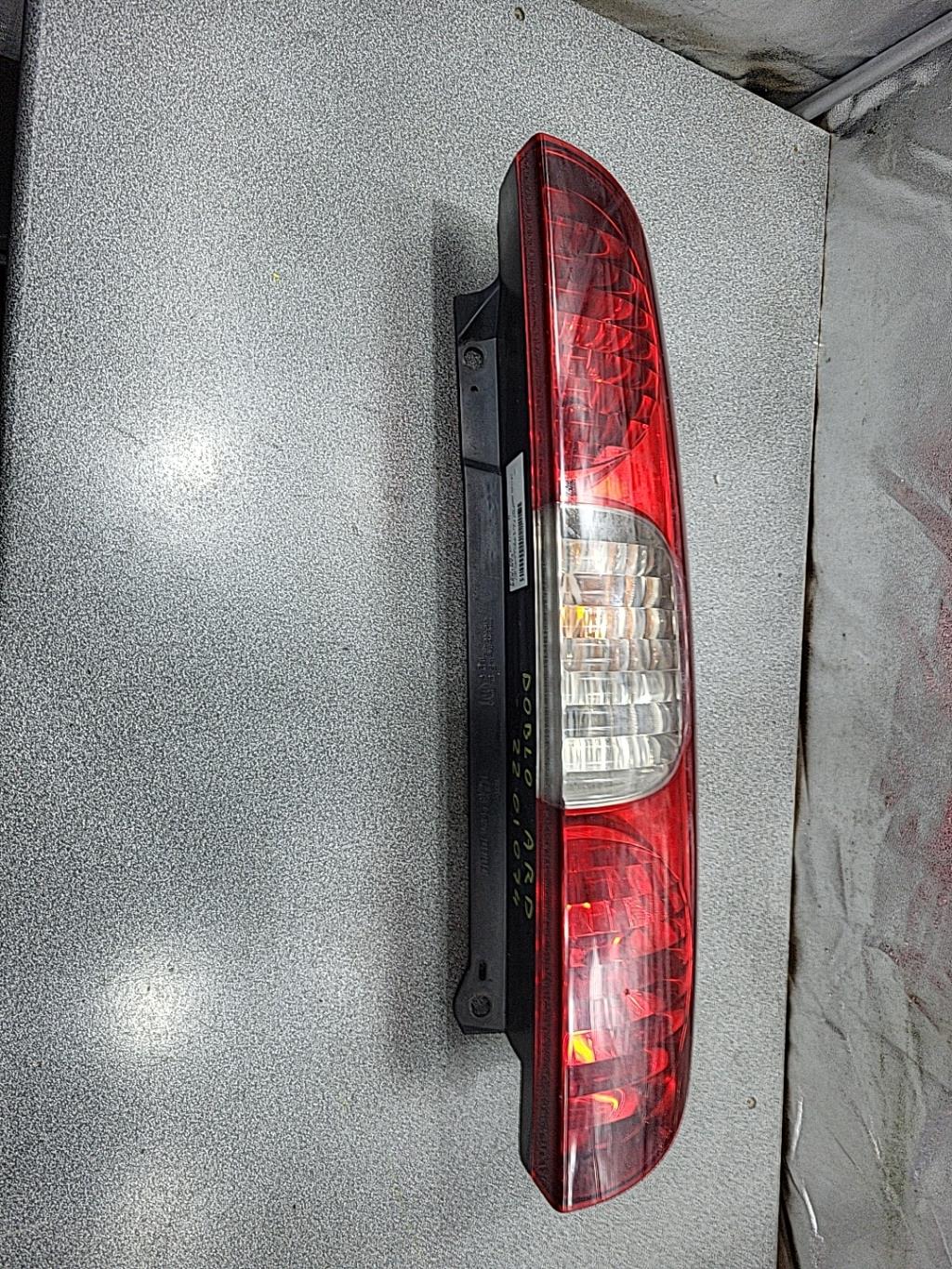 Fanale posteriore principale destro (luci) FIAT DOBLO 1 PHASE 2 Diésel - 1