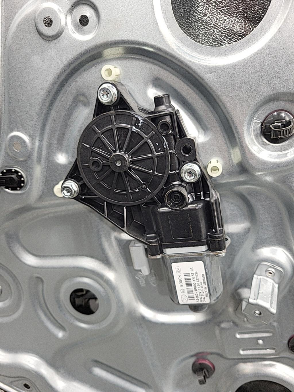 Alzacristalli elettrico posteriore destro KIA VENGA PHASE 1 Diésel - 1