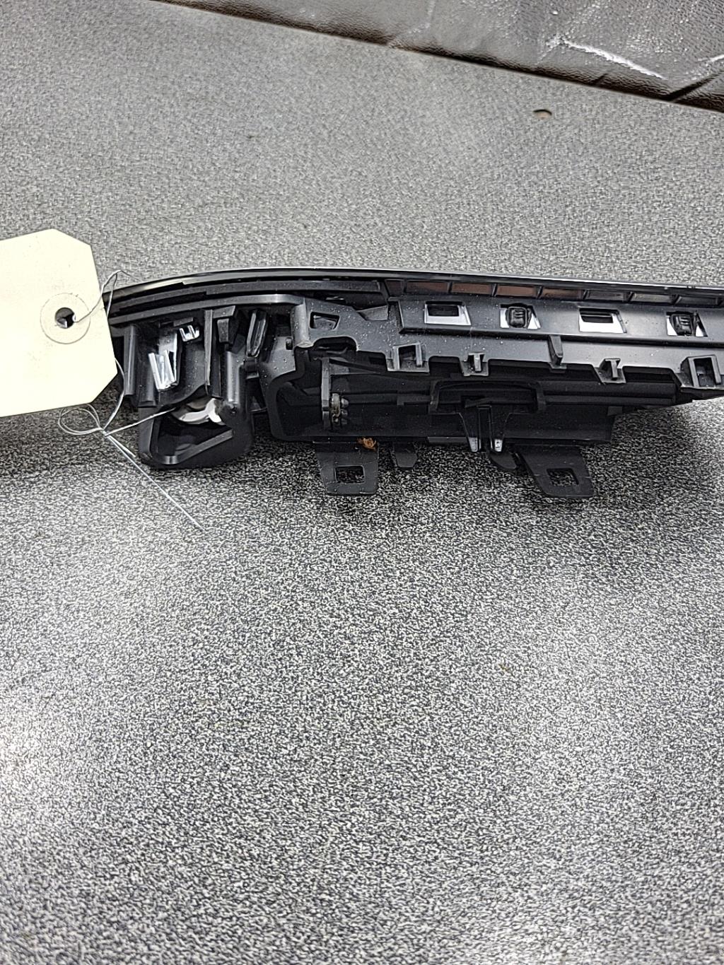 Bocchetta aerazione cruscotto anteriore sinistra PEUGEOT 2008 1 PHASE 2 Gasolina - 1