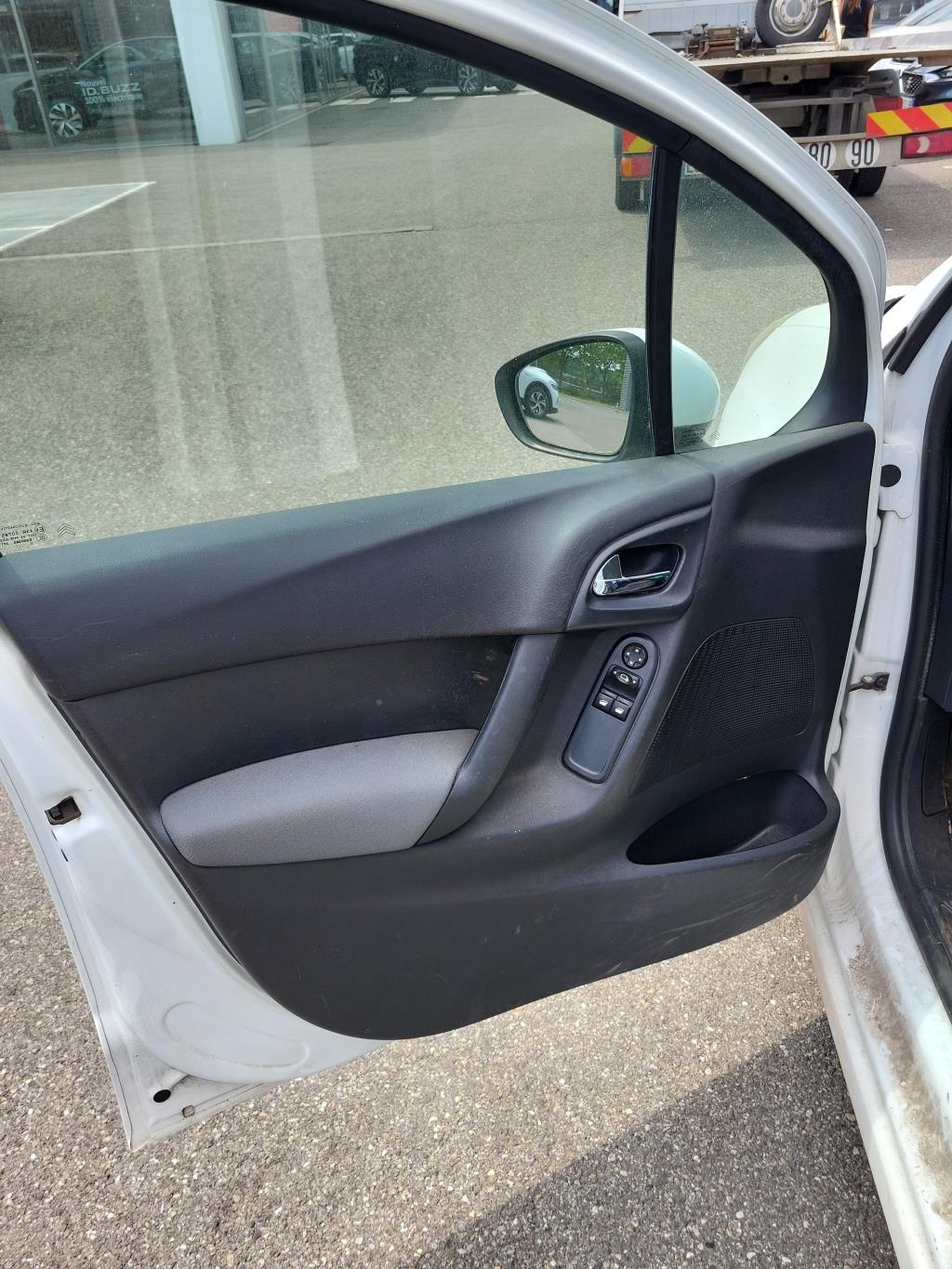 Vitre avant gauche CITROEN C3 2 PHASE 1 Diesel - 1