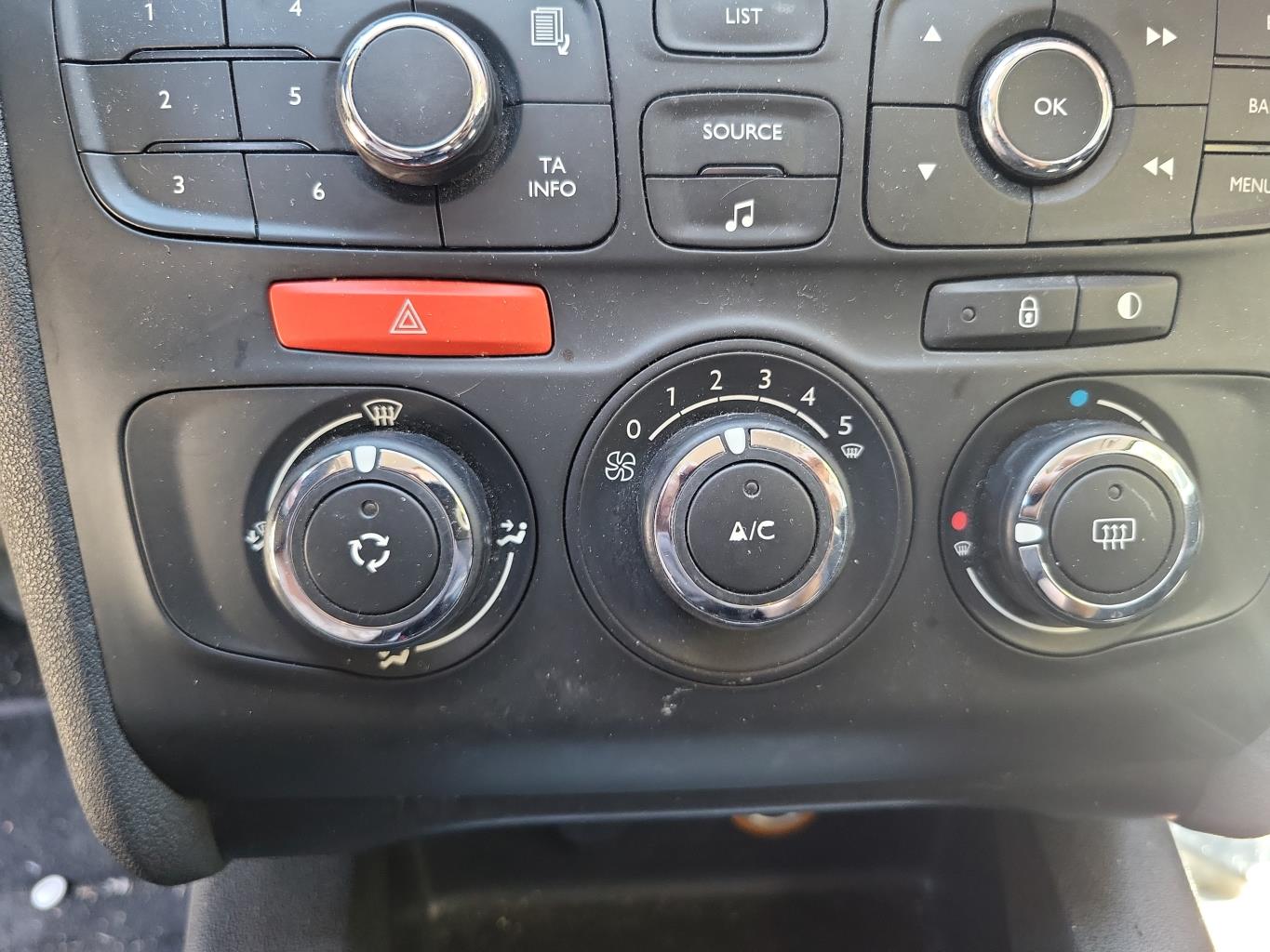 Commande chauffage CITROEN C4 2 PHASE 1 Essence - 1
