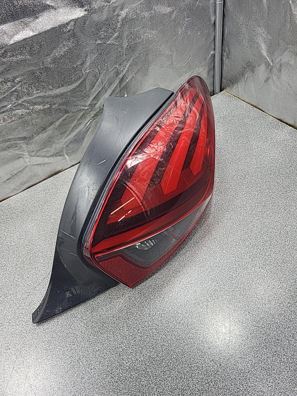 Fanale posteriore principale destro (luci) PEUGEOT 208 1 PHASE 2 Diésel - 1