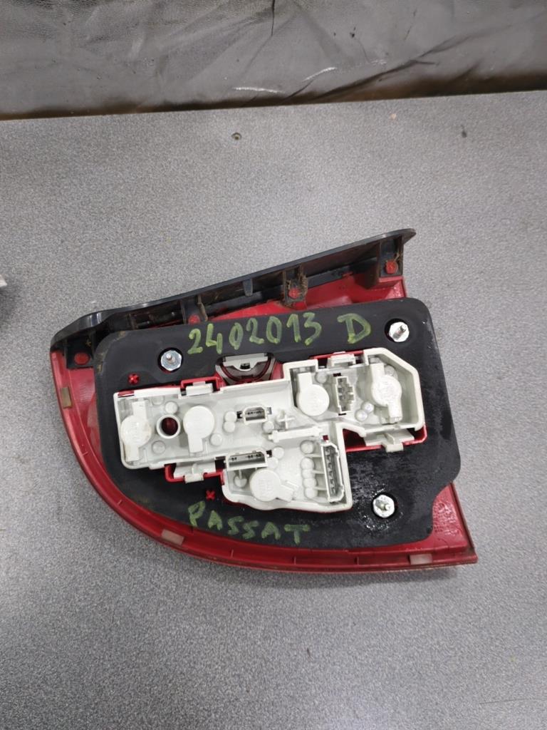 Fanale posteriore principale destro (luci) VOLKSWAGEN PASSAT 4 PHASE 2 Gasolina - 1