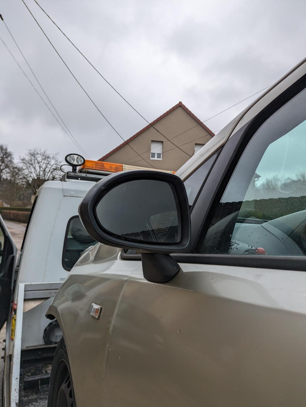 Vitre avant gauche OPEL CORSA D PHASE 1 Diesel - 1