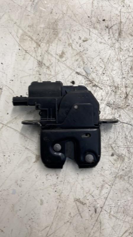 Serrure de coffre RENAULT CLIO 4 PHASE 1 Diesel - 1