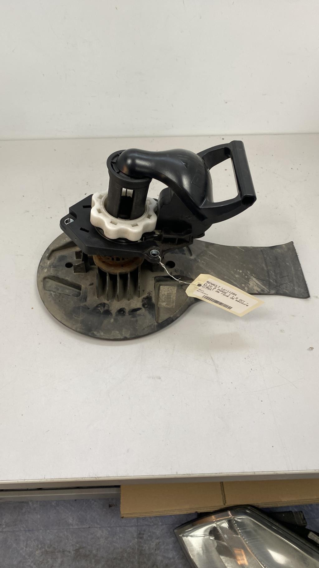 Treuil de roue de secours RENAULT CLIO 3 PHASE 1 Diesel - 1