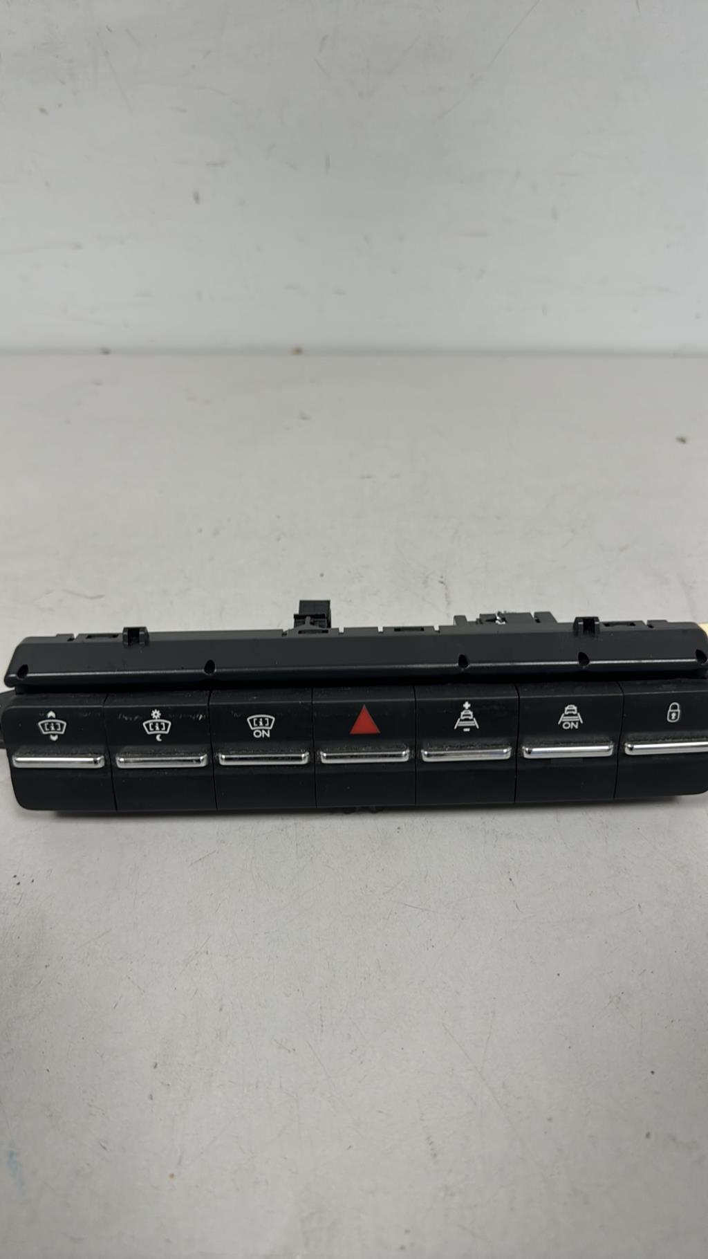 Bouton de warning PEUGEOT 5008 1 PHASE 1 Diesel - 1