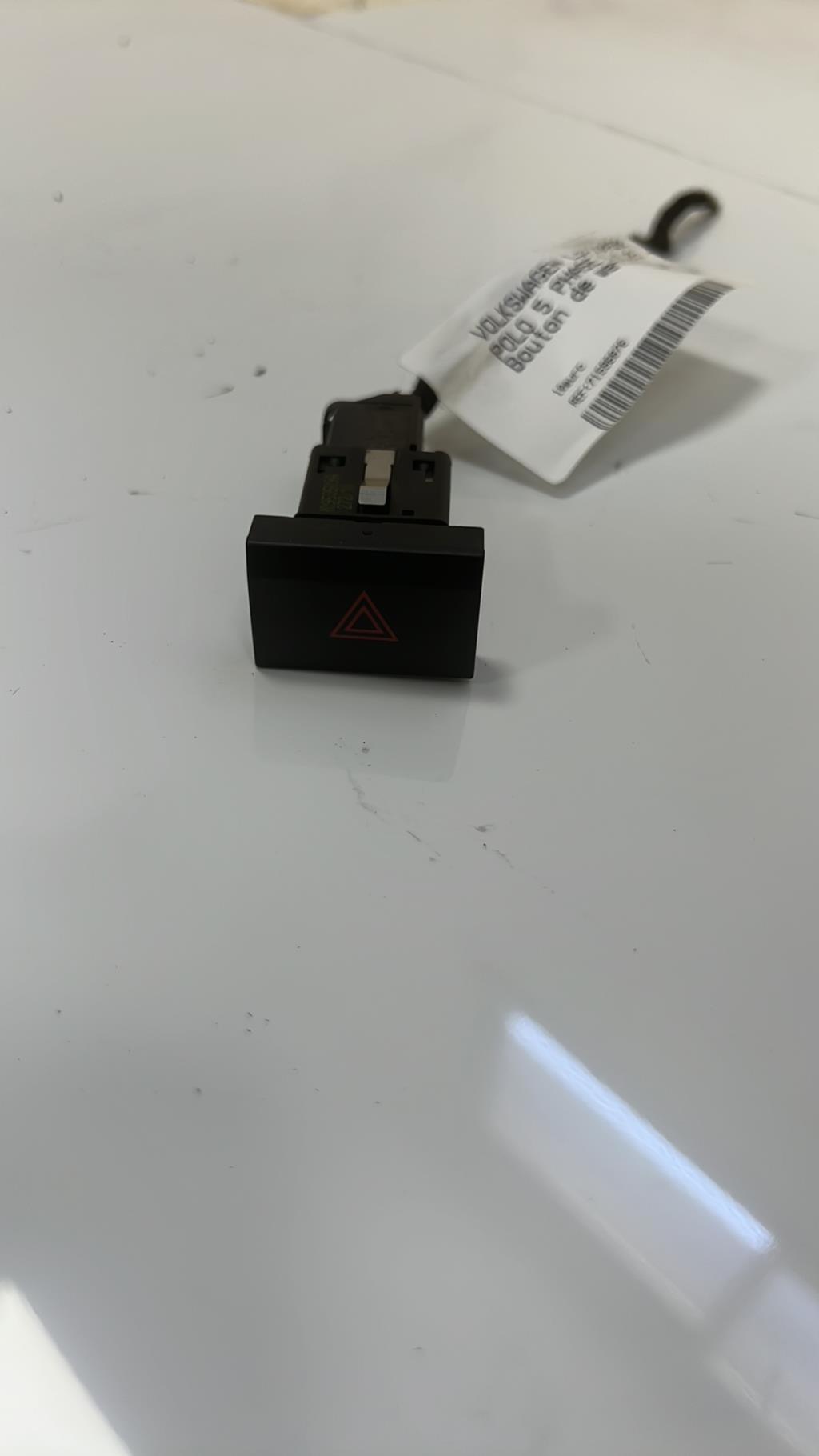 Bouton de warning VOLKSWAGEN POLO 5 PHASE 1 Essence - 1